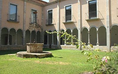 Claustre del Monestir de Sant Esteve de Banyoles